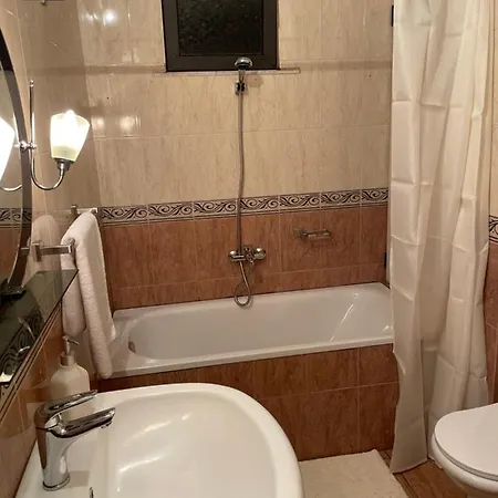 Proper 1 Apartment *