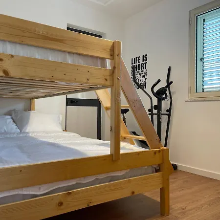 Proper 1 * تيرانا