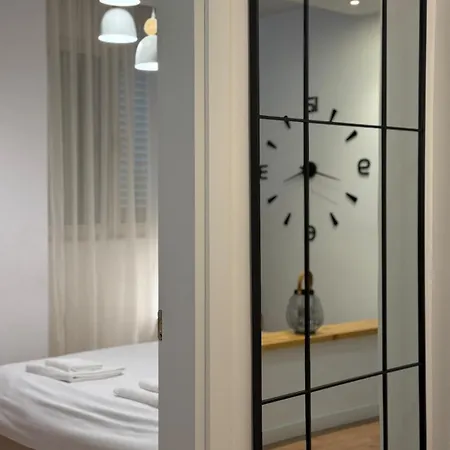 Apartament Proper 1 *