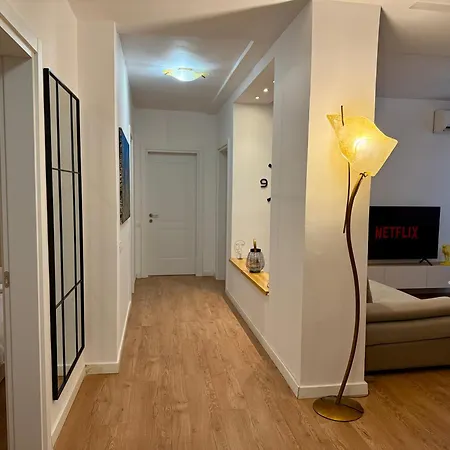 Proper 1 * טיראנה